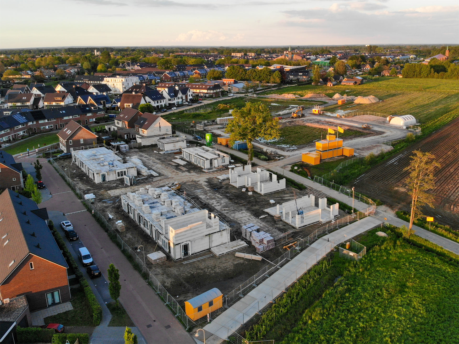 Foto: Vogelvlucht | Burgthoven III - De Burgt II, te Barneveld | vrijdag 11 juni 2021